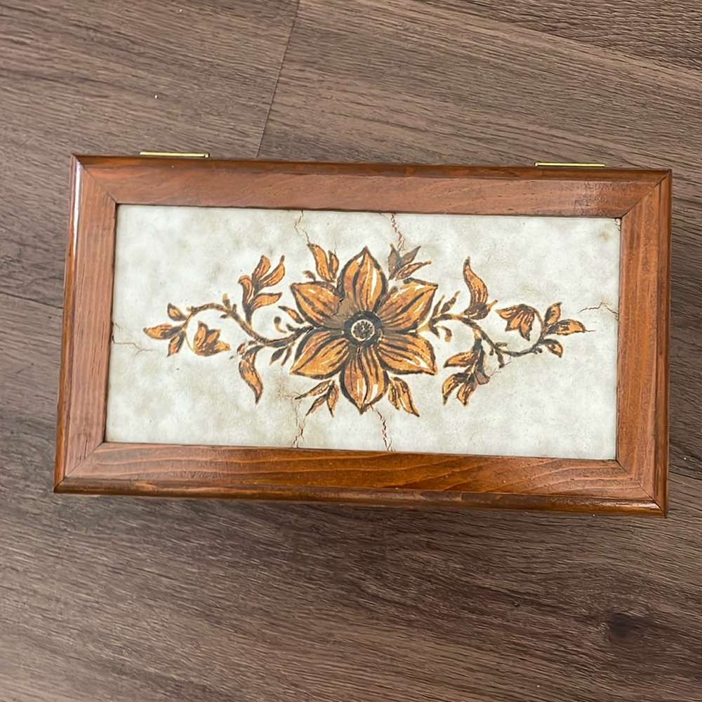 Vintage Ceramic Wooden Jewelry Box Size 8 1/2 length & 4” Wide